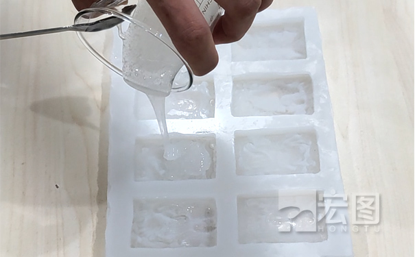 硅膠模具能倒液體硅膠嗎？