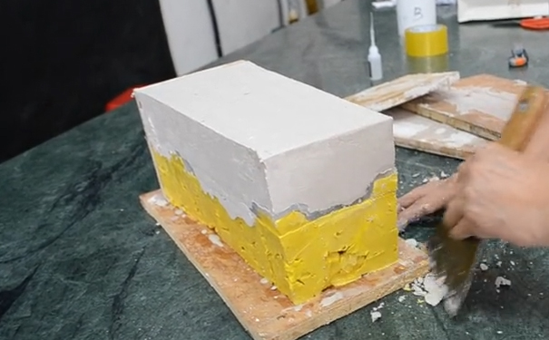 模具硅橡膠成型后怎樣制作外模？