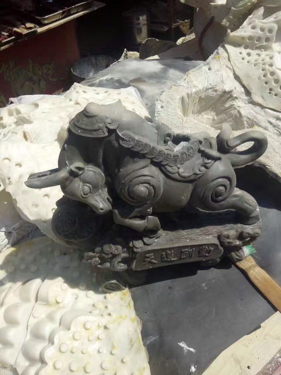 如何使用工業(yè)級模具硅膠制作模具？