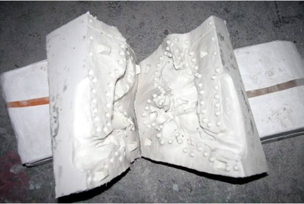 如何避免模具硅膠制品破裂？
