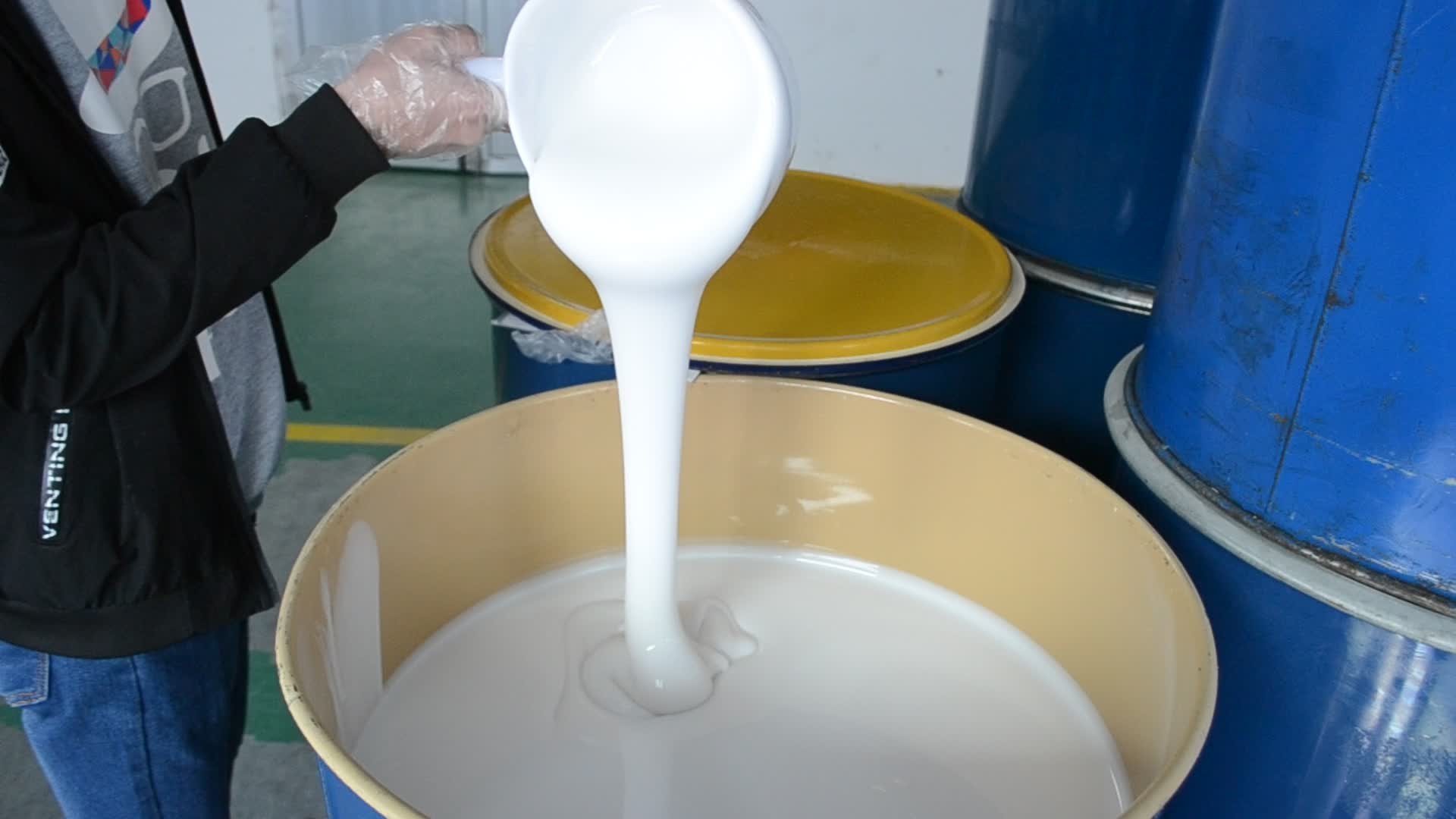 選購模具硅膠如何適應(yīng)小批量與大批量生產(chǎn)的靈活需求？